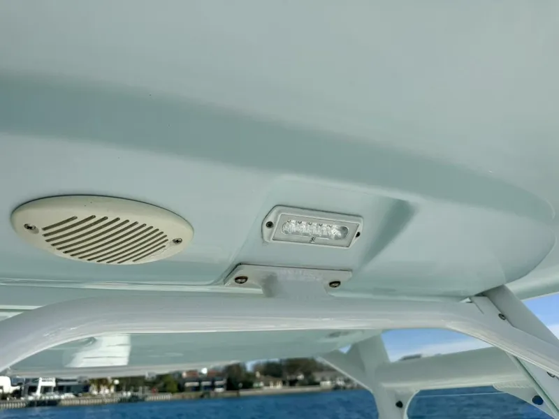 Slide: The Image of 2020 Everglades 243 CC - Helm/Electronics  - 5915407