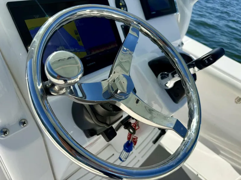 Slide: The Image of 2020 Everglades 243 CC - Helm/Electronics  - 5915416