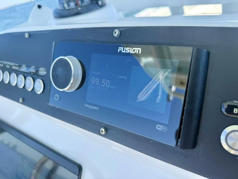 Slide: The Image of 2020 Everglades 243 CC - Helm/Electronics  - 5915380