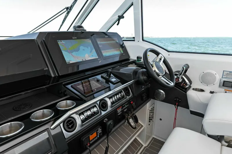 Slide: The Image of Formula 38 - Helm 2023 Formula 380 Super Sport Crossover - 5916571