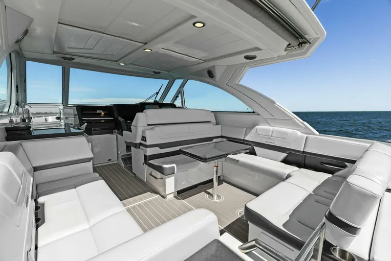 Slide: The Image of Formula 38 - Helm Seating 2023 Formula 380 Super Sport Crossover - 5916575