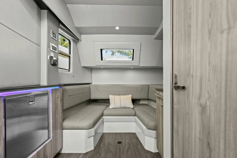 Slide: The Image of Formula 38 - Cabin 2023 Formula 380 Super Sport Crossover - 5916583