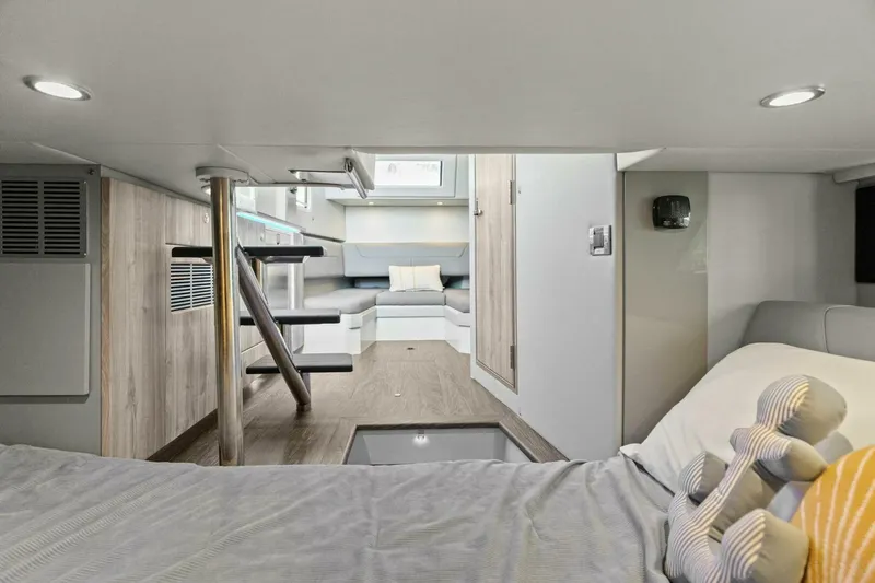 Slide: The Image of Formula 38 - Cabin 2023 Formula 380 Super Sport Crossover - 5916588