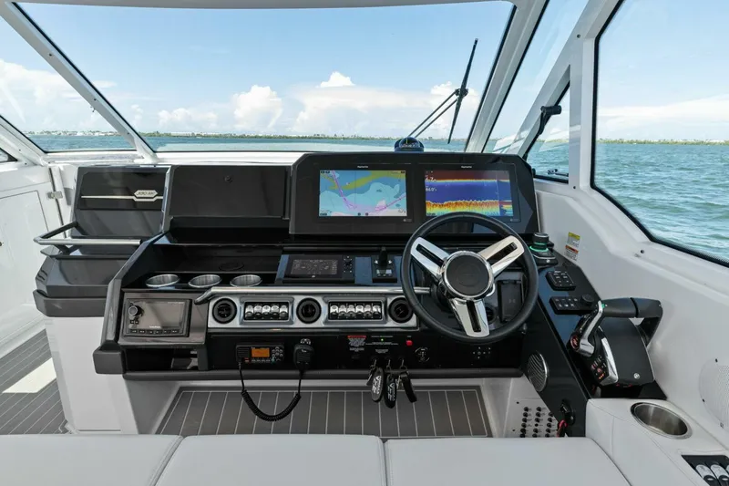 Slide: The Image of Formula 38 - Helm 2023 Formula 380 Super Sport Crossover - 5916568