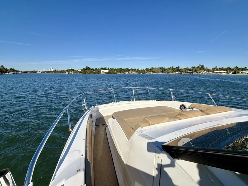 Slide: The Image of Sea Ray 32 - Bow 2022 Sea Ray 32 Sundancer 230 - 5917975