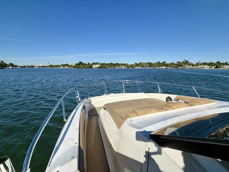 Slide: The Image of Sea Ray 32 - Bow 2022 Sea Ray 32 Sundancer 230 - 7681103