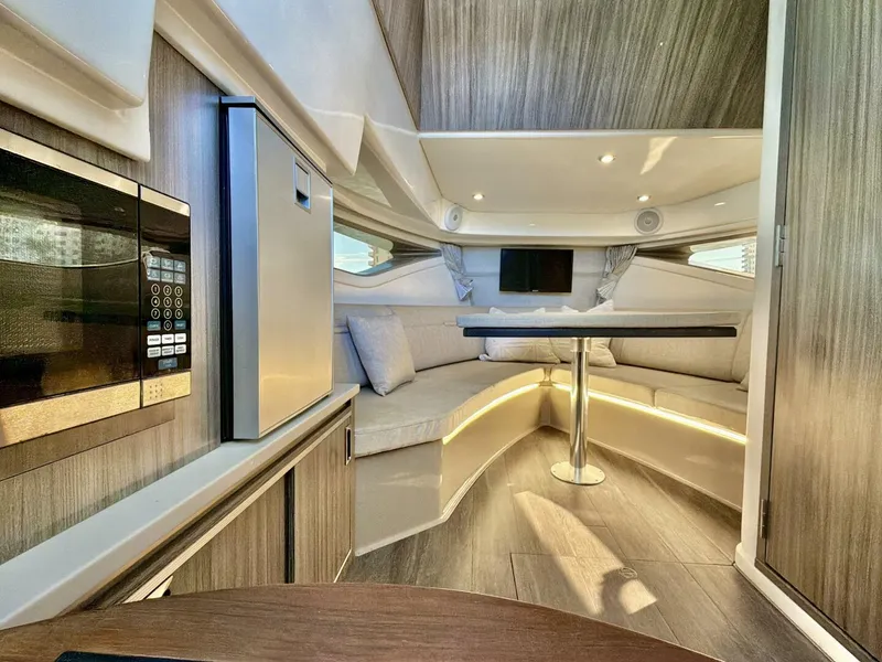 Slide: The Image of Sea Ray 32 - Salon 2022 Sea Ray 32 Sundancer 230 - 5917940