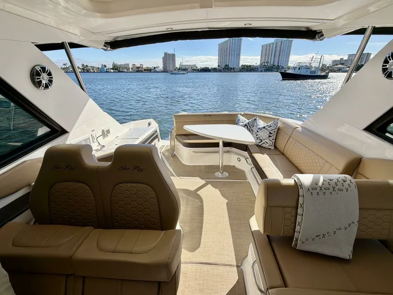 Slide: The Image of Sea Ray 32 - Helm 2022 Sea Ray 32 Sundancer 230 - 7681109