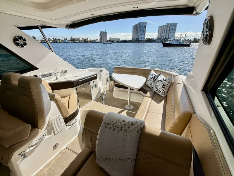 Slide: The Image of Sea Ray 32 - Cockpit 2022 Sea Ray 32 Sundancer 230 - 7681111