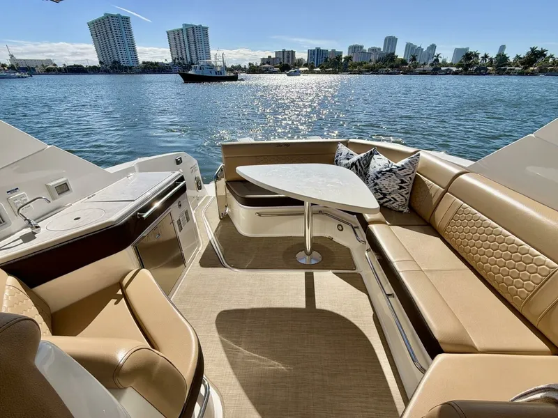 Slide: The Image of Sea Ray 32 - Cockpit 2022 Sea Ray 32 Sundancer 230 - 7681113