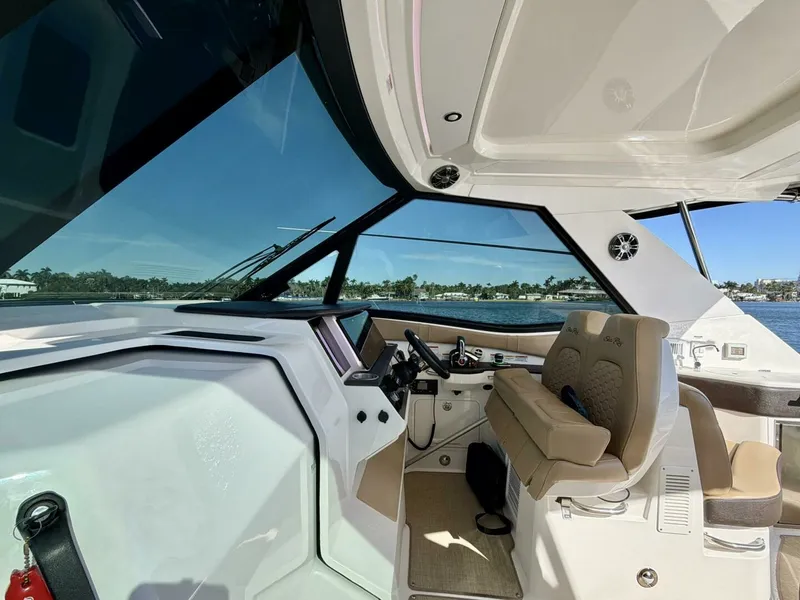 Slide: The Image of Sea Ray 32 - Helm 2022 Sea Ray 32 Sundancer 230 - 7681106