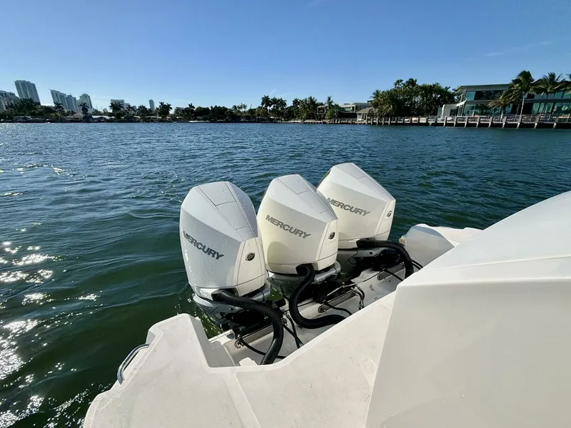 Slide: The Image of Sea Ray 32 - Engines 2022 Sea Ray 32 Sundancer 230 - 7681117