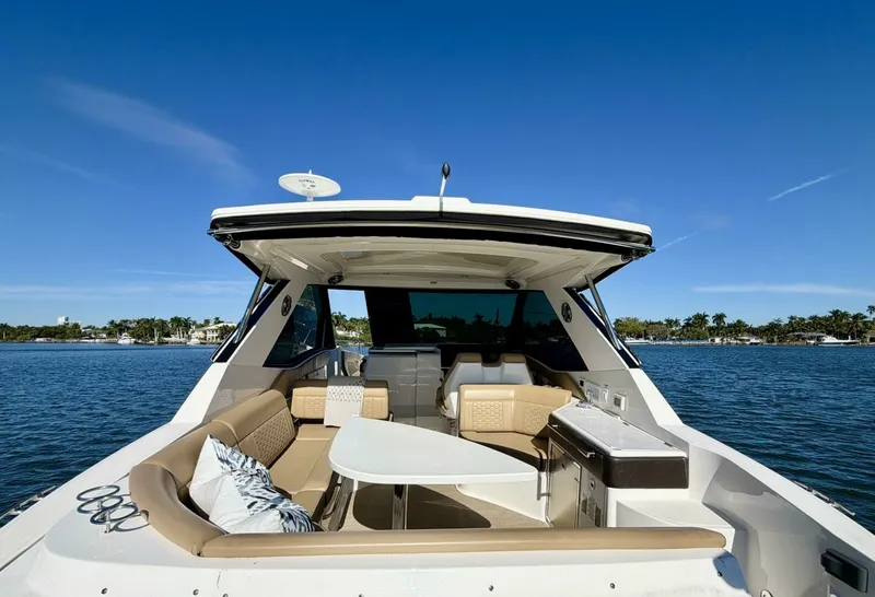 Slide: The Image of Sea Ray 32 - Cockpit 2022 Sea Ray 32 Sundancer 230 - 7681110