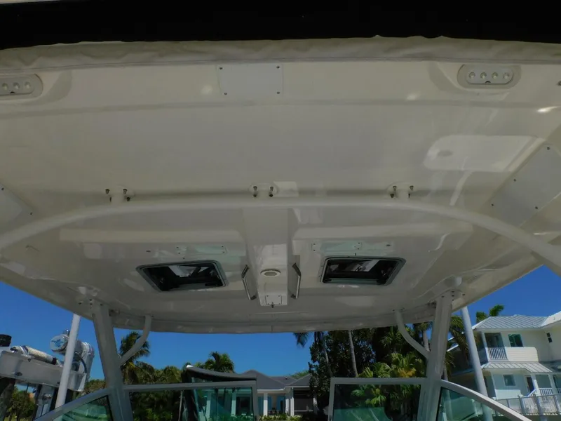 Slide: The Image of Boston Whaler 320 Vantage 2016 - 5916693