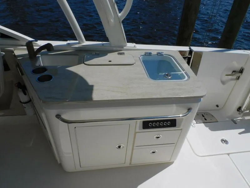 Slide: The Image of Boston Whaler 320 Vantage 2016 - 5916694