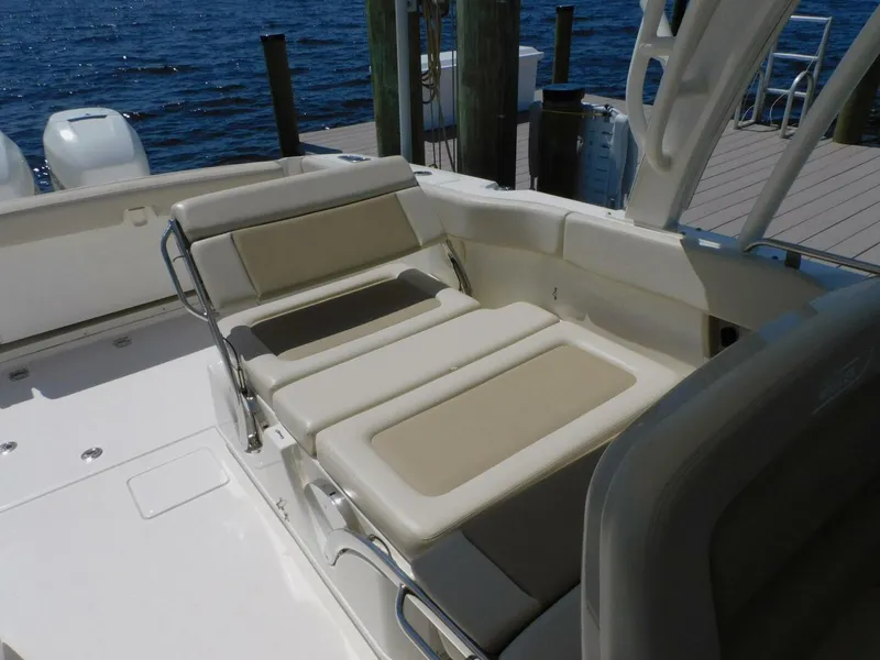 Slide: The Image of Boston Whaler 320 Vantage 2016 - 5916695