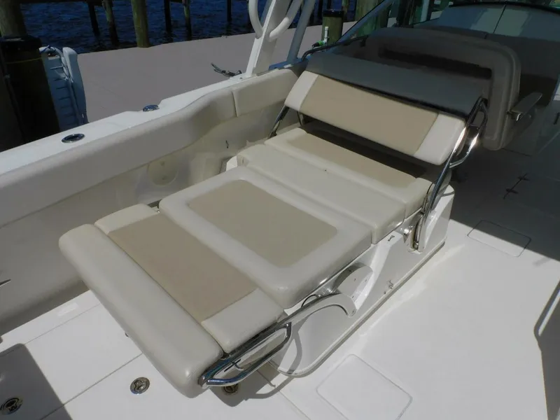 Slide: The Image of Boston Whaler 320 Vantage 2016 - 5916696
