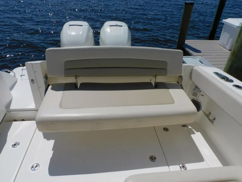 Slide: The Image of Boston Whaler 320 Vantage 2016 - 5916698