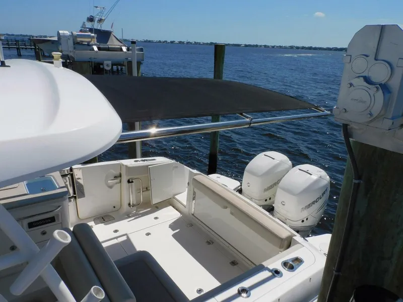 Slide: The Image of Boston Whaler 320 Vantage 2016 - 5916699