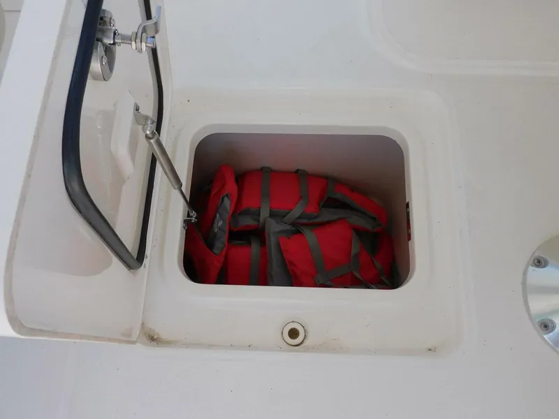 Slide: The Image of Boston Whaler 320 Vantage 2016 - 5916702