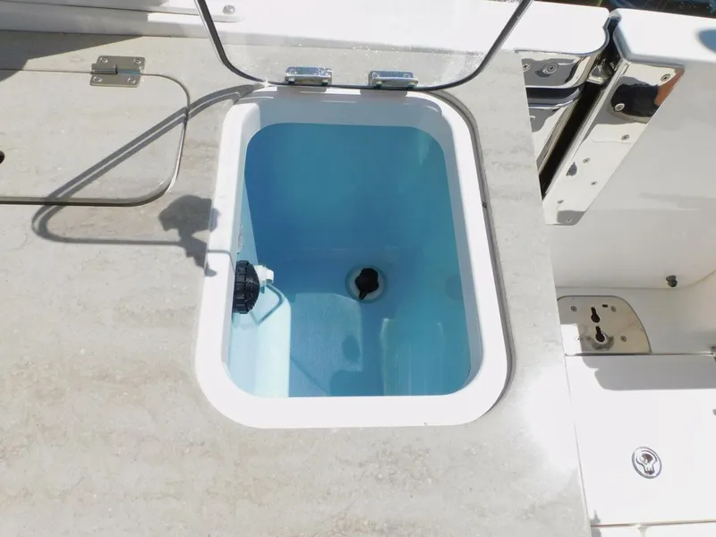 Slide: The Image of Boston Whaler 320 Vantage 2016 - 5916703