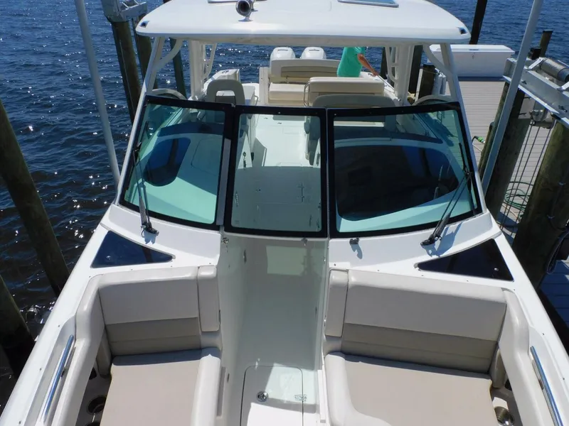 Slide: The Image of Boston Whaler 320 Vantage 2016 - 5916683