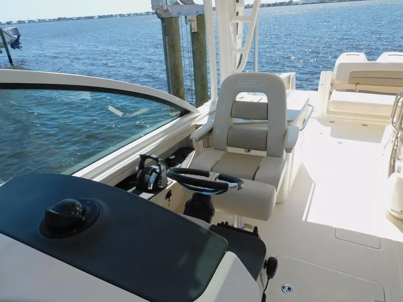Slide: The Image of Boston Whaler 320 Vantage 2016 - 5916685