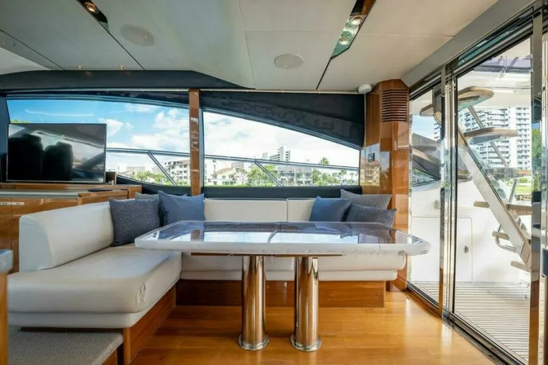 Slide: The Image of Princess 65 - Dinette 2016 Princess 65 S65 - 7648659