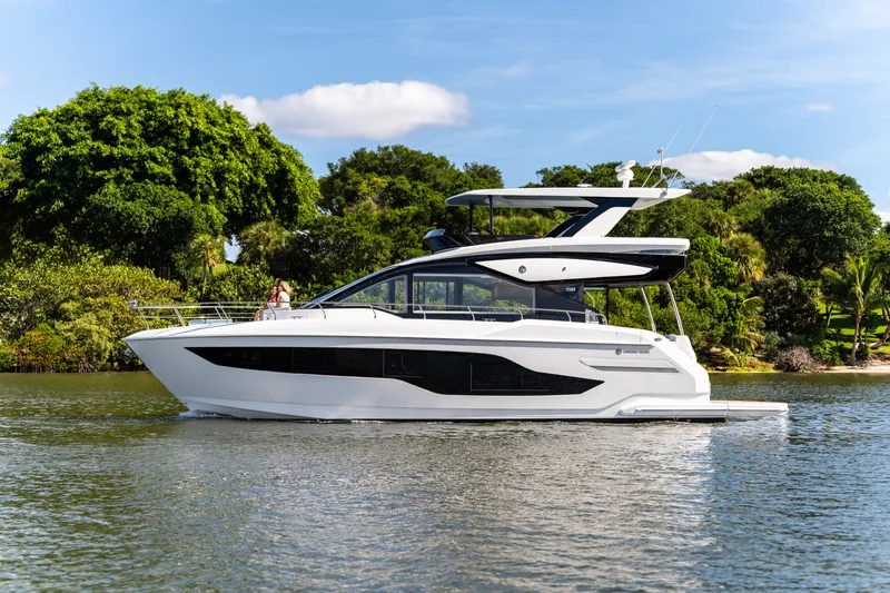Slide: The Image of Cruisers Yachts 50 FLY 2026 - 5917077