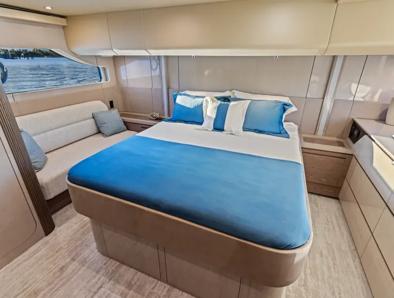 Slide: The Image of Cruisers Yachts 50 FLY 2026 - 5917102