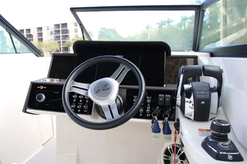 Slide: The Image of Sea Ray 29' - Helm 2021 Sea Ray SDX 290 Outboard - 5917423