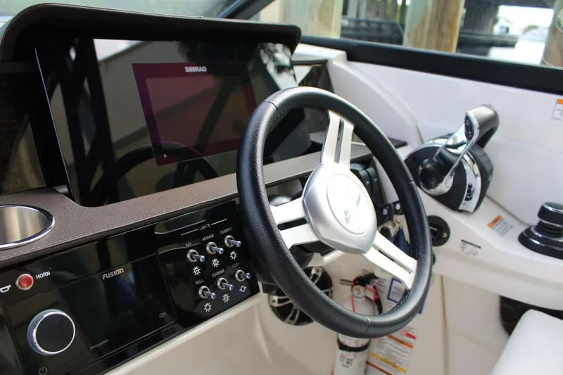 Slide: The Image of Sea Ray 29' - Helm 2021 Sea Ray SDX 290 Outboard - 5917424