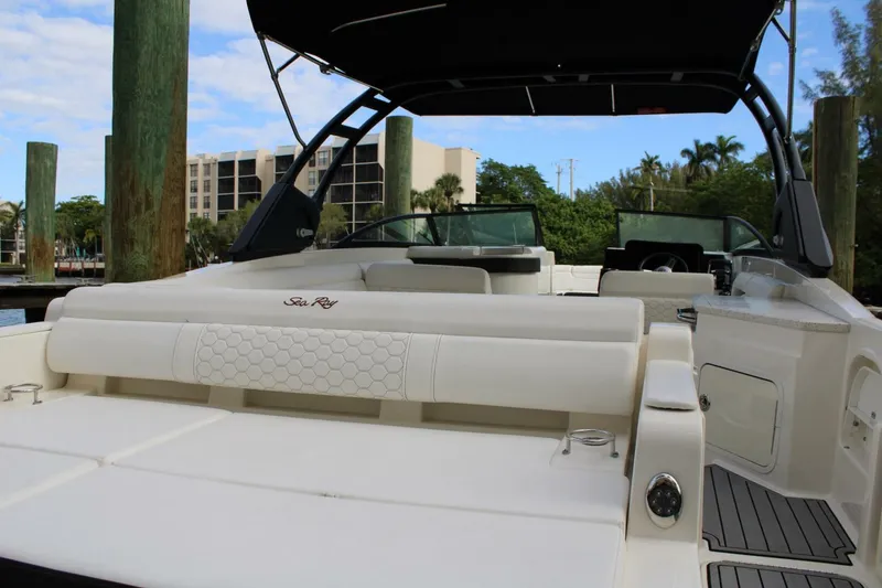 Slide: The Image of Sea Ray 29' - Cockpit 2021 Sea Ray SDX 290 Outboard - 5917430
