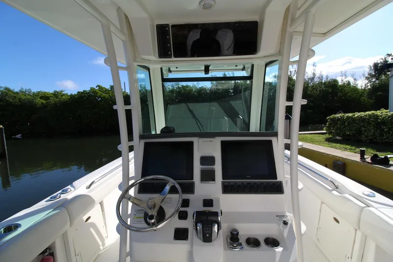 Slide: The Image of Boston Whaler 32 2015 - 5917462