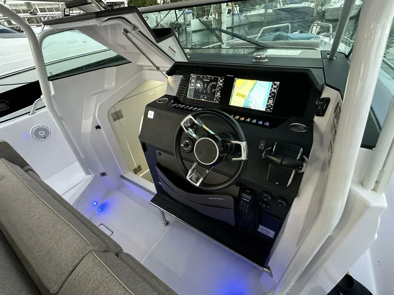 Slide: The Image of Axopar 37 Sun Top 2024 - 5917834