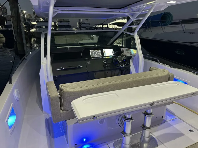 Slide: The Image of Axopar 37 Sun Top 2024 - 5917837