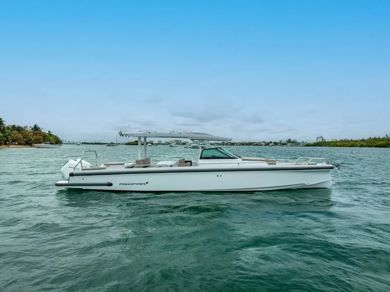 Slide: The Image of Axopar 37 Sun Top 2024 - 5917828