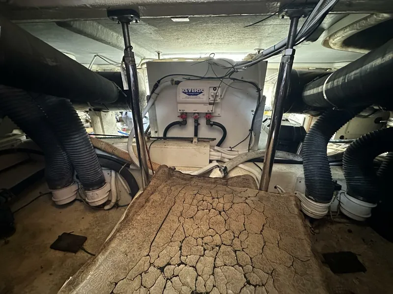 Slide: The Image of 2005 Carver 36 SS - 5919790