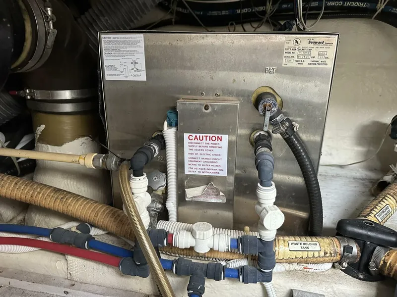 Slide: The Image of 2005 Carver 36 SS - 5919801