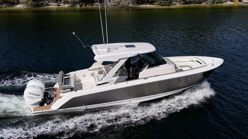 Slide: The Image of Tiara 34LS 2023 - 5919806