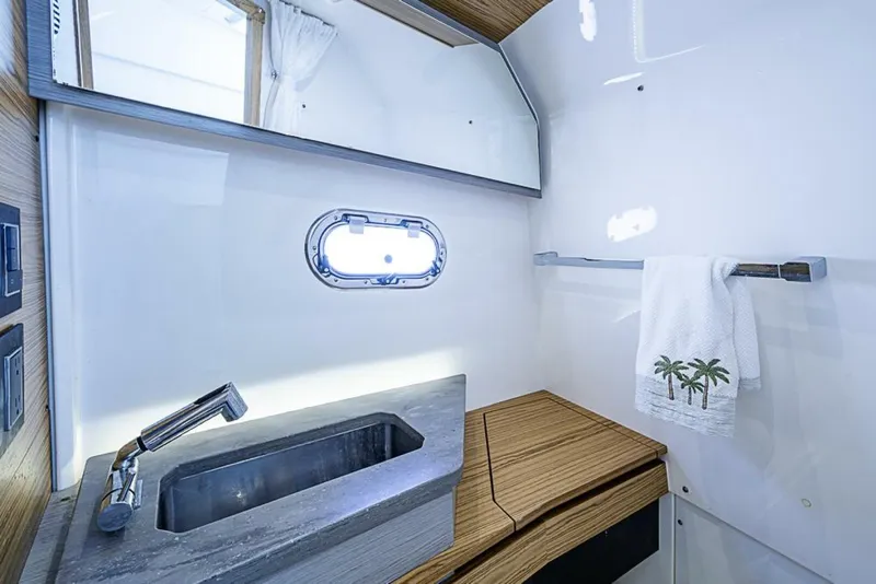 Slide: The Image of Tiara 34LS 2023 - 5919826