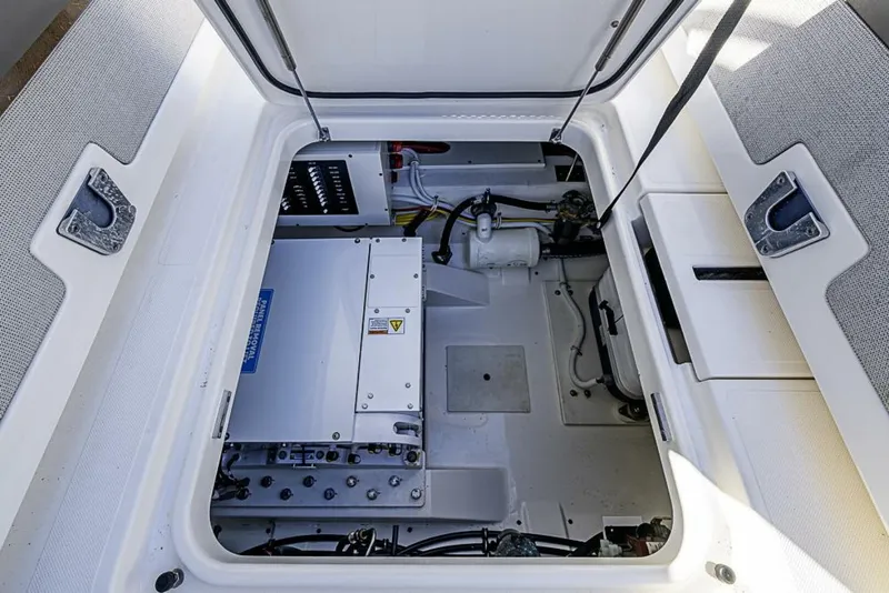 Slide: The Image of Tiara 34LS 2023 - 5919829