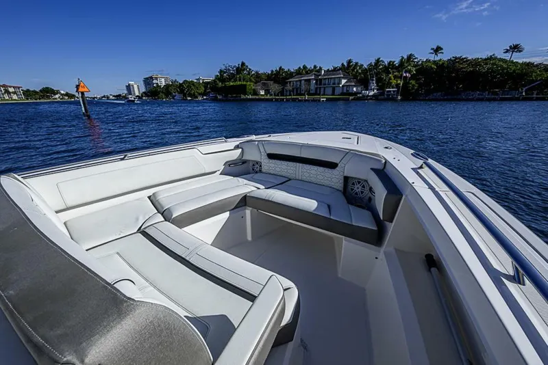 Slide: The Image of Tiara 34LS 2023 - 5919832