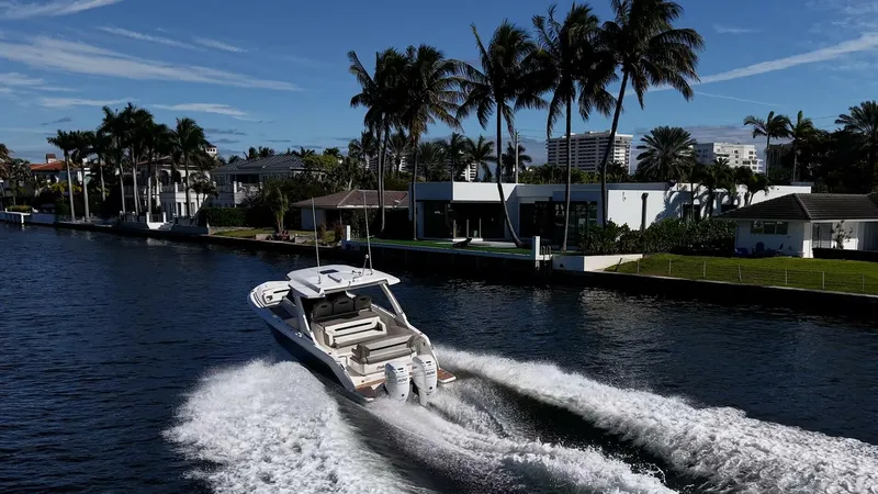 Slide: The Image of Tiara 34LS 2023 - 5919808