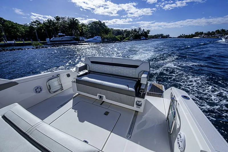 Slide: The Image of Tiara 34LS 2023 - 5919836