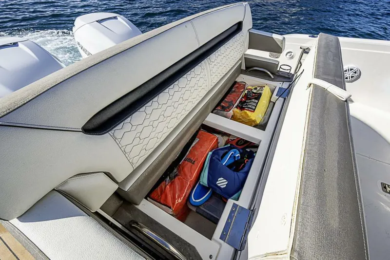 Slide: The Image of Tiara 34LS 2023 - 5919851