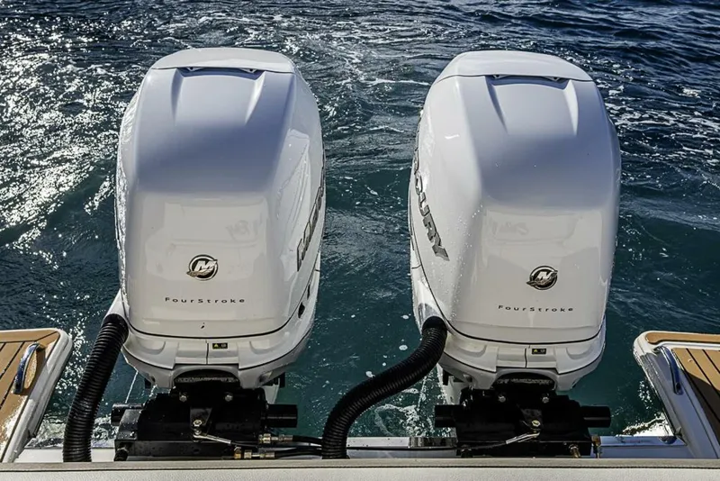 Slide: The Image of Tiara 34LS 2023 - 5919858