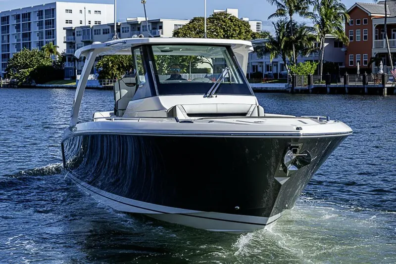 Slide: The Image of Tiara 34LS 2023 - 5919861