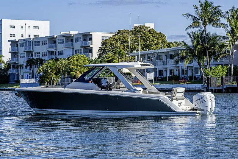 Slide: The Image of Tiara 34LS 2023 - 5919868