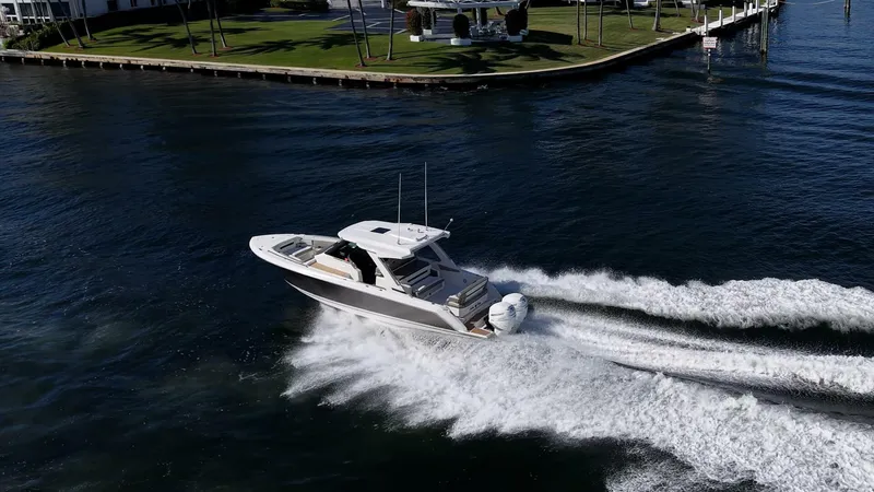 Slide: The Image of Tiara 34LS 2023 - 5919812